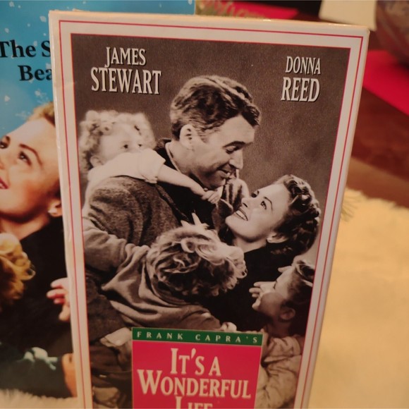 IT’S A WONDERFUL LIFE 2022 THE COMPLETE GUIDE 75th ANNIVERSARY MAGAZINE Plus VHS - Picture 8 of 15